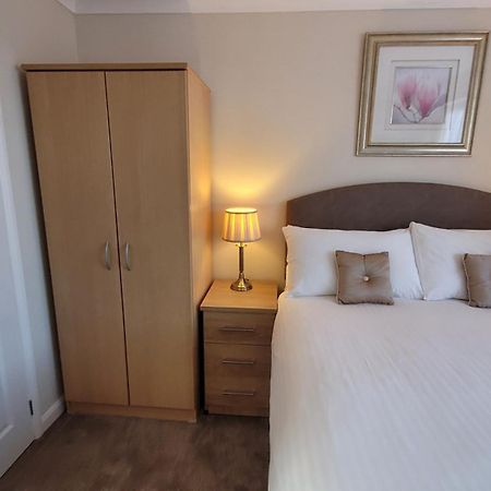 Churston Way Lodge Guest House บริกแซม ภายนอก รูปภาพ