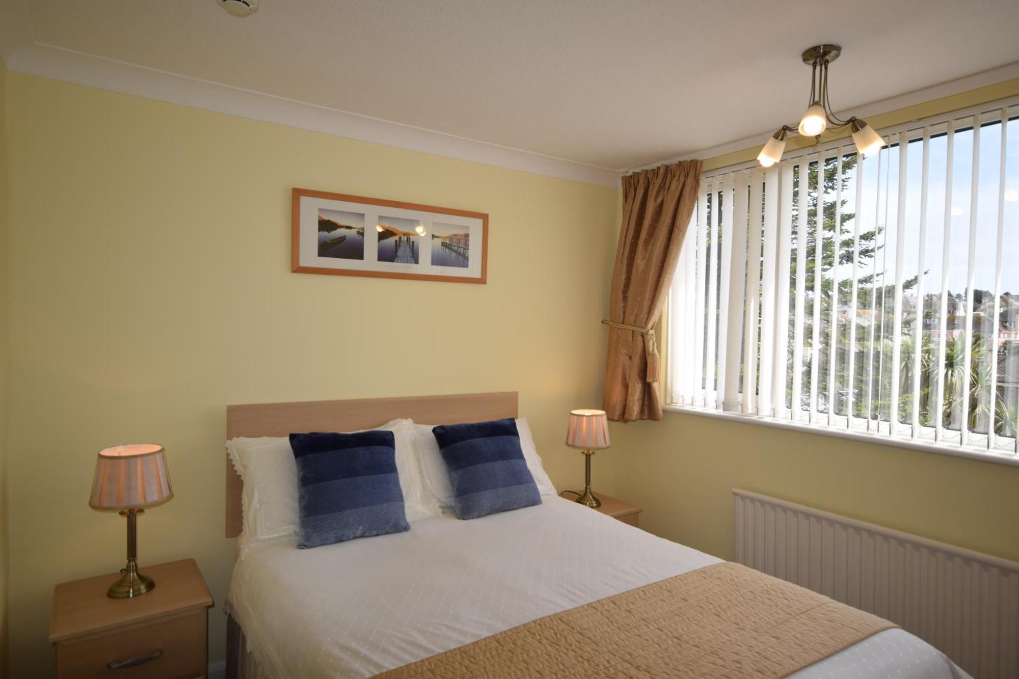 Churston Way Lodge Guest House บริกแซม ภายนอก รูปภาพ