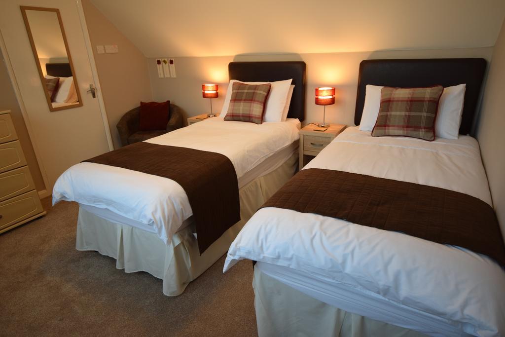 Churston Way Lodge Guest House บริกแซม ภายนอก รูปภาพ
